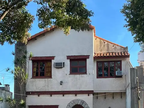 HERMOSA CASA 5 AMB CON QUINCHO Y PILETA