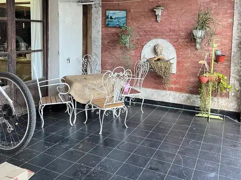 Casa 5 ambientes con 4 baños