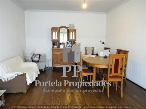 AMPLIO LOTE DE 8.66 X 50 METROS CON 3 CASAS EN CASTELAR SUR POSIBLE ACEPTACION DE PERMUTA A CON...