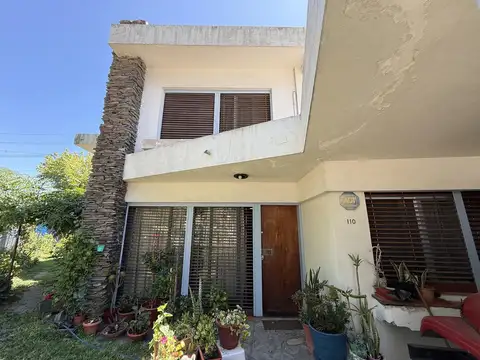 Casa en Venta con 3 cocheras