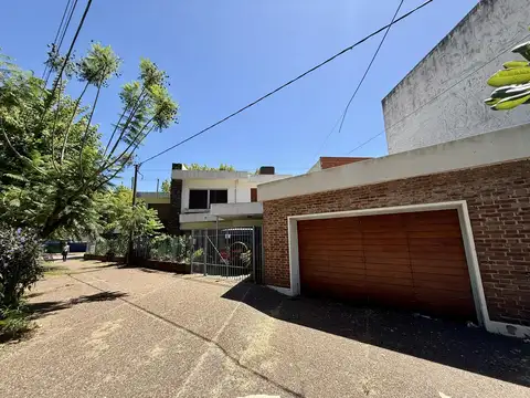 Casa 6 ambientes con 4 baños