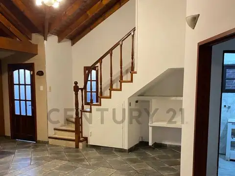 Casa en Alquiler con 1 cochera