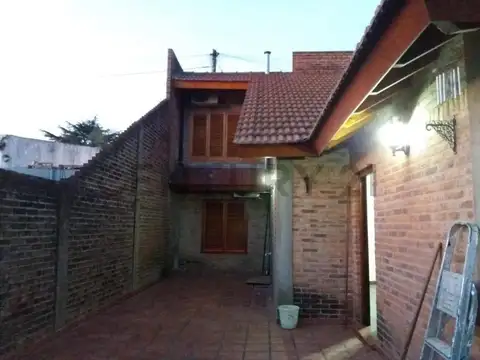 Casa en Alquiler con 1 cochera