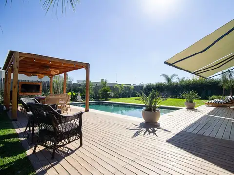 Casa en Venta con 6 cocheras