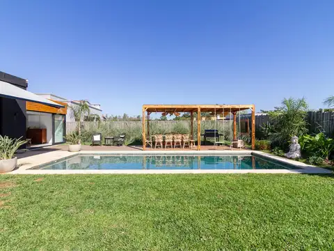 Barrio San Matias 700