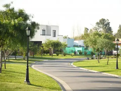 Hermoso lote en venta en barrio Santa Elena, Pilar del Este