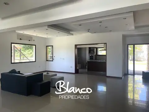Casa 4 ambientes con 3 baños