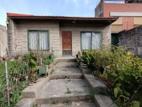 Venta casa 3 ambientes jardín y garaje en Dock Sud