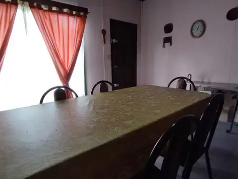 Venta casa 3 ambientes jardín y garaje en Dock Sud