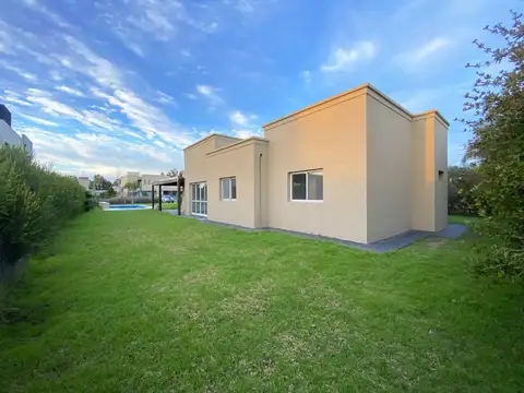 Casa 6 ambientes con 3 baños