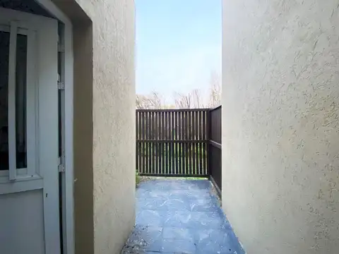Casa en Venta de Tres Dormitorios en Puerto Roldan