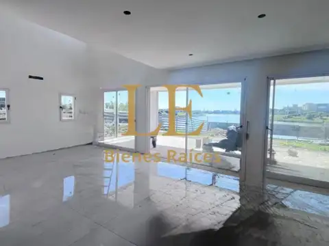 Casa en Venta con 5 cocheras
