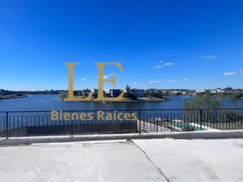 Casa 5 ambientes con 4 baños