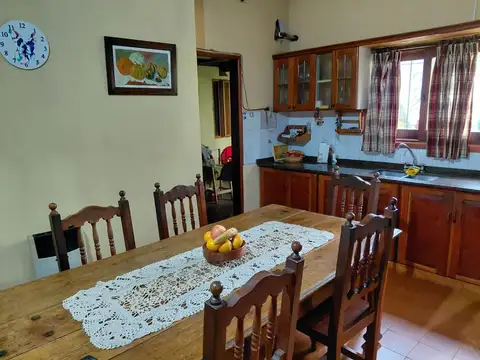 Casa 5 ambientes con 2 baños