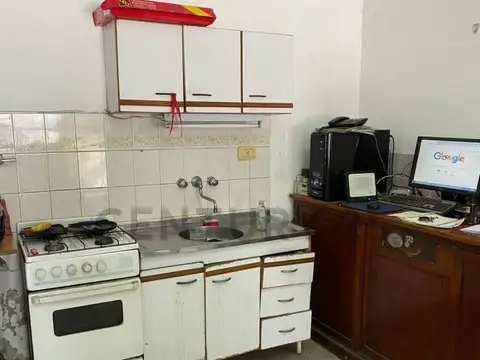 Monseñor M. de Andrea 100, Piso 0