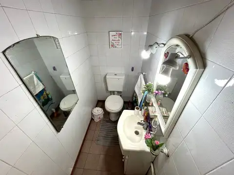 Casa 6 ambientes con 2 baños