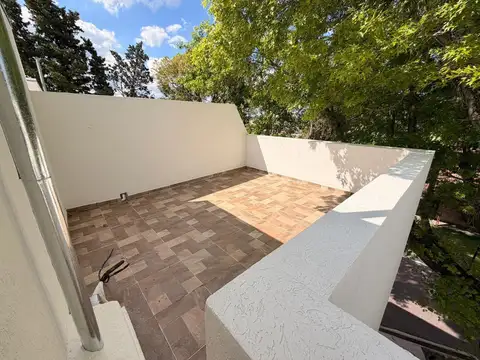 Casa Townhouse a estrenar moderna muy linda 4 Dorm , jardin , 2 cocheras, complejo cerrado