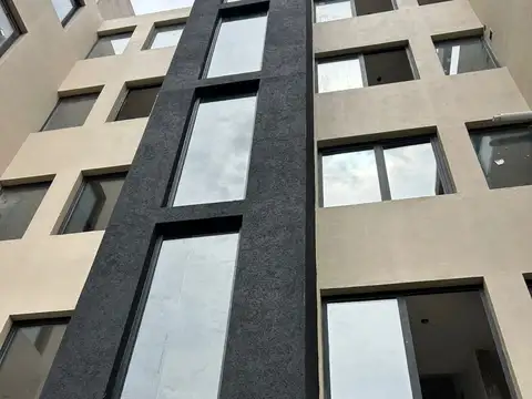VENTA DE DEPARTAMENTOS 1 Y 3 AMBIENTES CALLE ROSALES 1718 ADROGUE