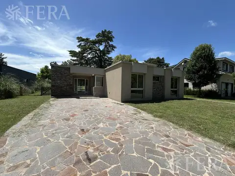 Casa en Venta en Ezeiza, USD 240.000