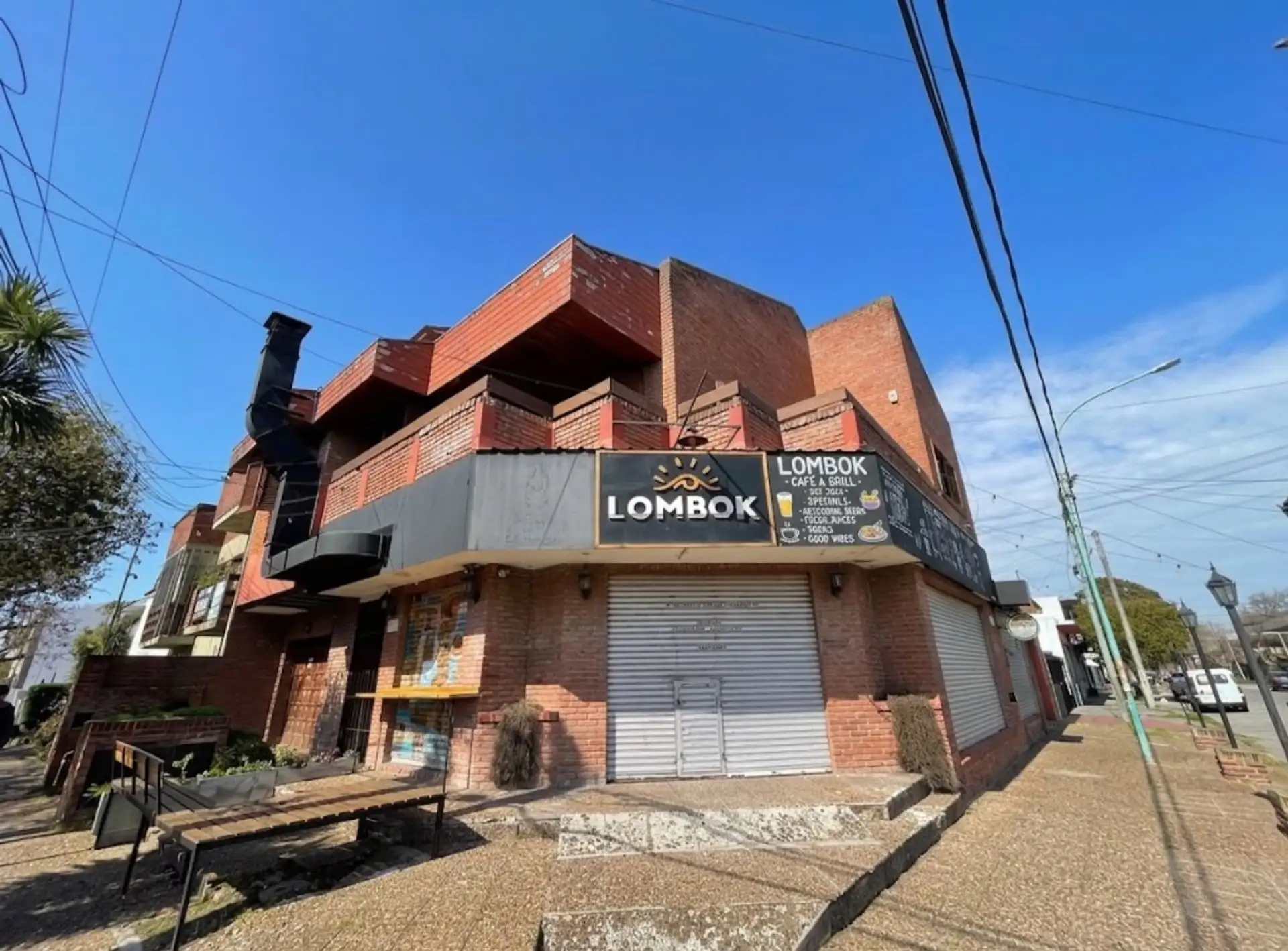 Venta casa 5 amb con local y cochera Villa Primera