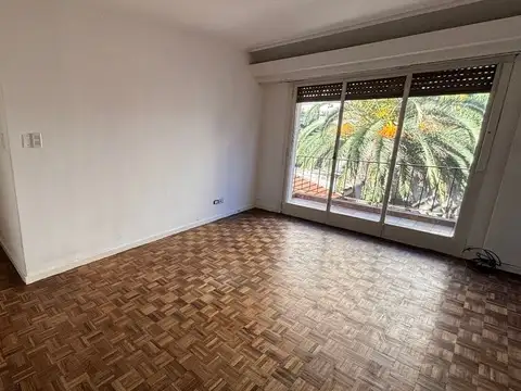 Venta depto 3 amb. c/balcon en Flores oportunidad!