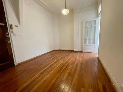 Avenida Hipólito Yrigoyen 900
