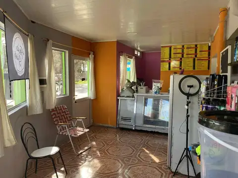 Casa + Salón Comercial en esquina en Santo Tomé