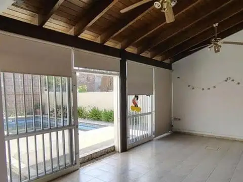 CASA EN VENTA 2 DORMITORIOS – ALTA CÓRDOBA PILETA + QUINCHO
