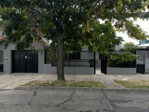 venta casa 4 amb + depto 3 amb castelar cerca Alem