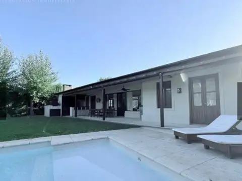 Casa 4 ambientes con 3 baños