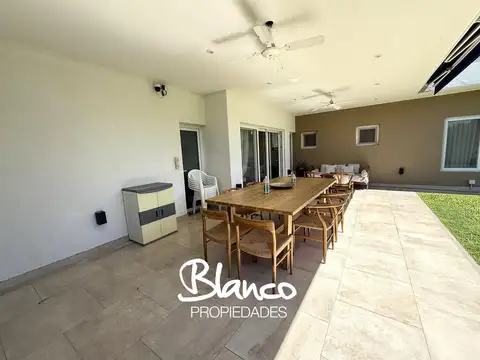 Casa 4 ambientes con 3 baños