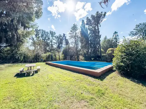 VENTA - Casa 3 dormitorios, jardín y piscina - Garita 15, Funes.