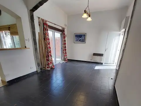 CASA AL FONDO 3 1/2 AMBIENTES CON PATIO - GRAN PARQUE - EXCELENTE UBICACION -