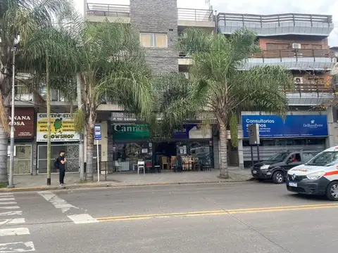 LOCAL A LA VIA PUBLICA EXCELENTE ZONA