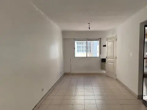 Treinta Y Tres Orientales 1000, Piso 1