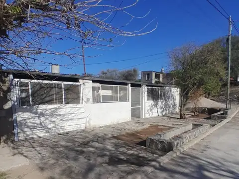 Se vende casa a mts de av pte castillo. permuta !