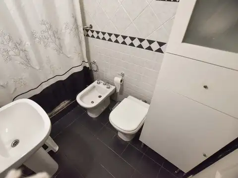 VENTA CASA 2 DORMITORIOS MAS COMODIN Y COCHERA