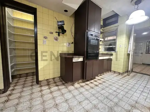 Casa de 4 ambientes en Venta en Caseros con Jardin