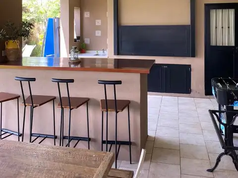 Casa en Alquiler Temporal con 6 cocheras