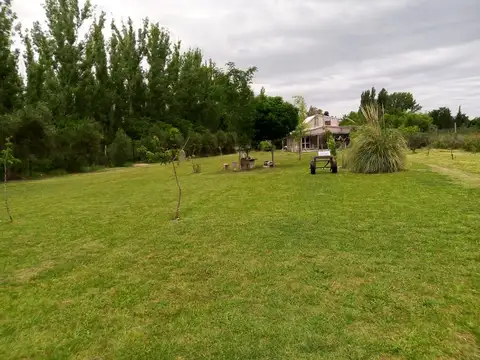 Casa en venta en las paredes con 10.000 m² de terreno, quincho y piscina
