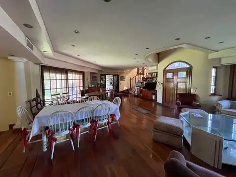Casa 5 ambientes con 5 baños