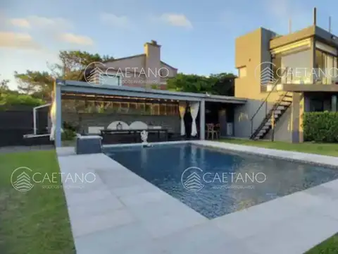 Venta espectacular casa Punta Ballena 4 dormitorios