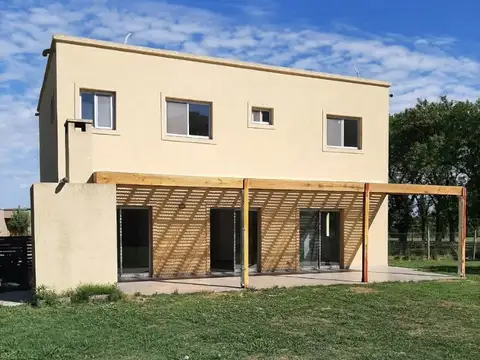 Casa en Venta en Pilar del Este - Santa Guadalupe, USD 220.000