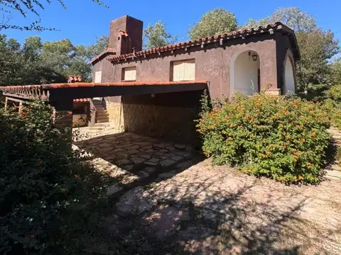 VENTA DE HERMOSA CASA EN TANTI TRES HAB.
