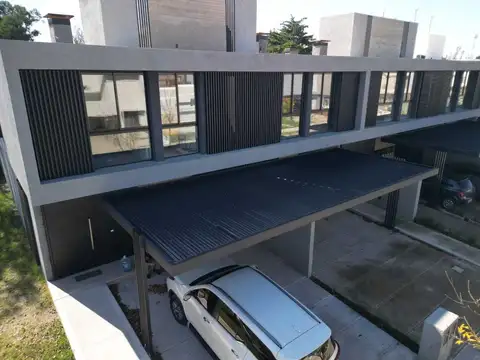 Casa 8 ambientes con 2 baños