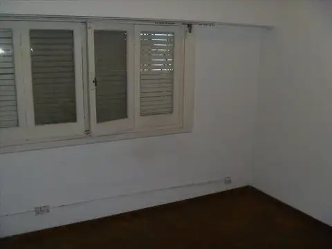 DEPARTAMENTO 3 AMBIENTES TIPO CASA AL FRENTE CON GARAGE, PATIO Y TERRAZA