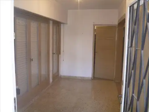 DEPARTAMENTO 3 AMBIENTES TIPO CASA AL FRENTE CON GARAGE, PATIO Y TERRAZA