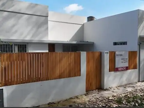 Moderna casa reciclada a nuevo en City Bell