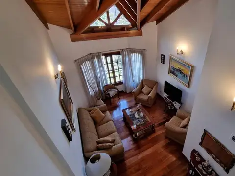 Casa 5 ambientes con 4 baños