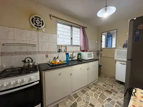 Apartamento 2 dormitorios y patio sobre 18 de julio